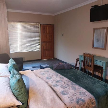 Wisteria Lane Guesthouse Postmasburg Ngoại thất bức ảnh