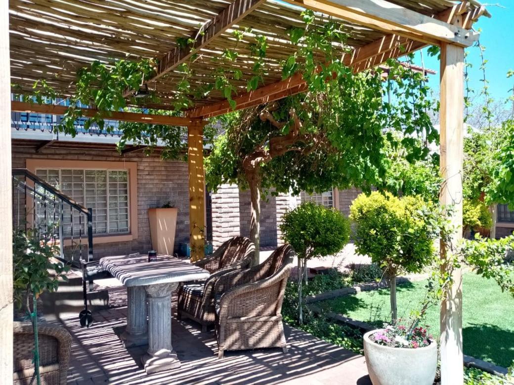 Wisteria Lane Guesthouse Postmasburg Ngoại thất bức ảnh