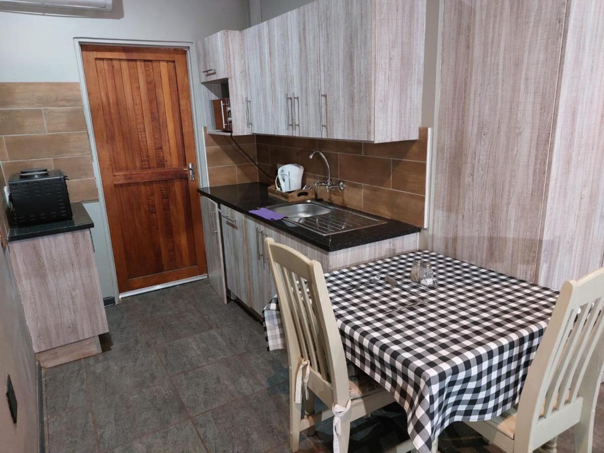 Wisteria Lane Guesthouse Postmasburg Ngoại thất bức ảnh