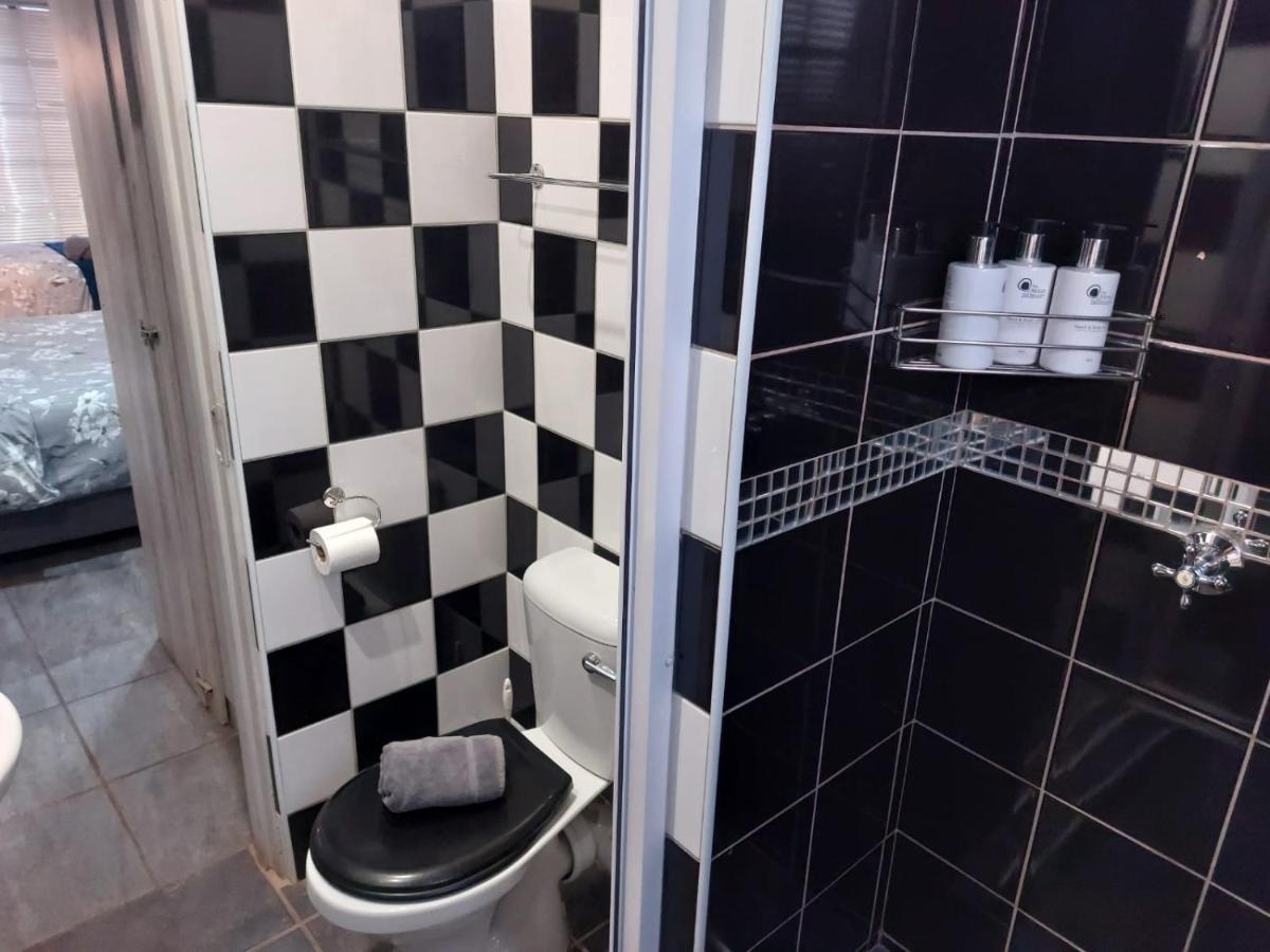 Wisteria Lane Guesthouse Postmasburg Ngoại thất bức ảnh