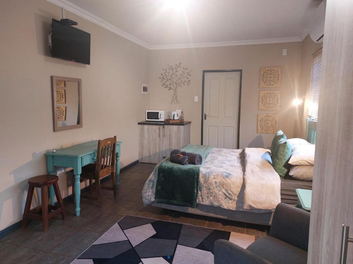 Wisteria Lane Guesthouse Postmasburg Ngoại thất bức ảnh