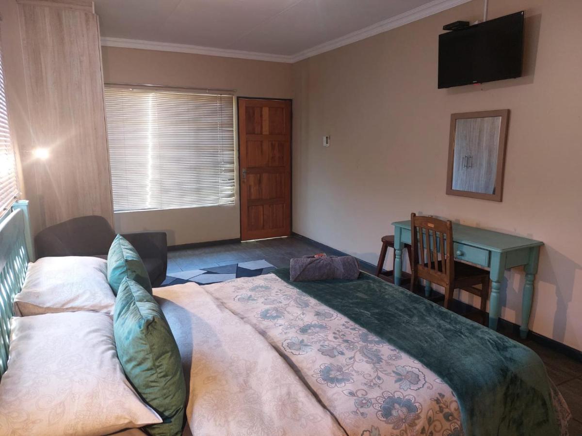 Wisteria Lane Guesthouse Postmasburg Ngoại thất bức ảnh