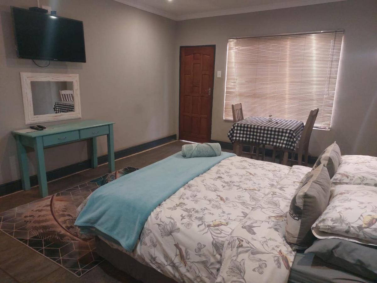 Wisteria Lane Guesthouse Postmasburg Ngoại thất bức ảnh