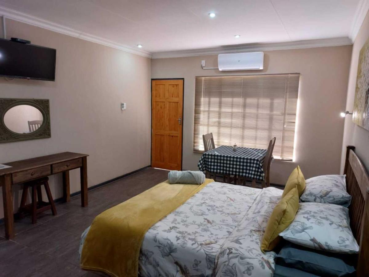 Wisteria Lane Guesthouse Postmasburg Ngoại thất bức ảnh