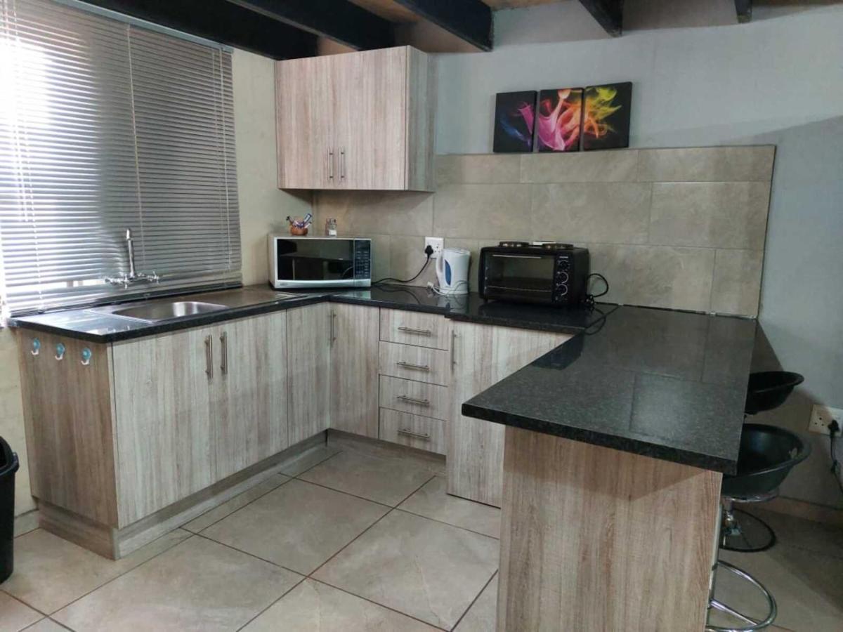 Wisteria Lane Guesthouse Postmasburg Ngoại thất bức ảnh