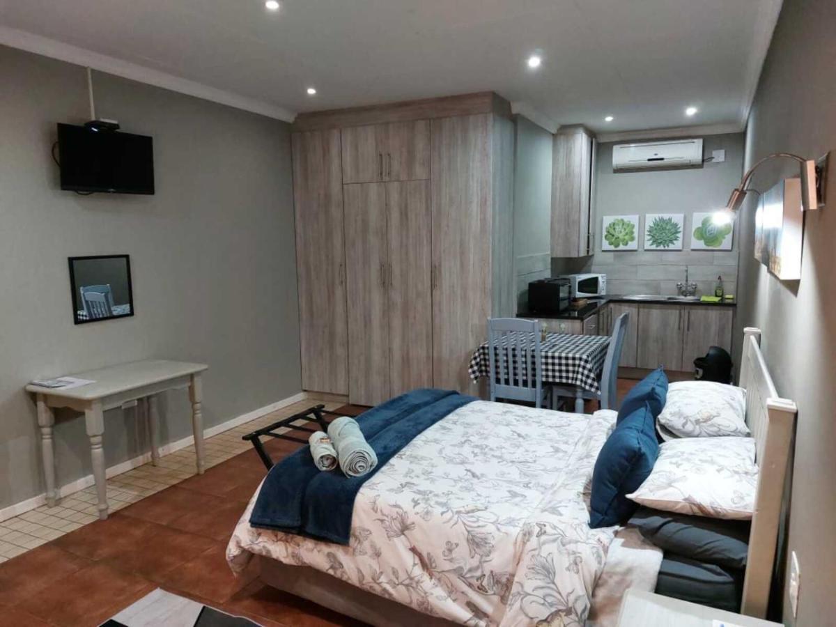 Wisteria Lane Guesthouse Postmasburg Ngoại thất bức ảnh