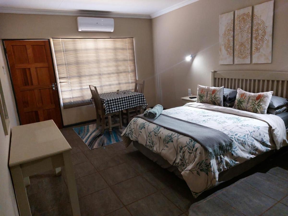 Wisteria Lane Guesthouse Postmasburg Ngoại thất bức ảnh