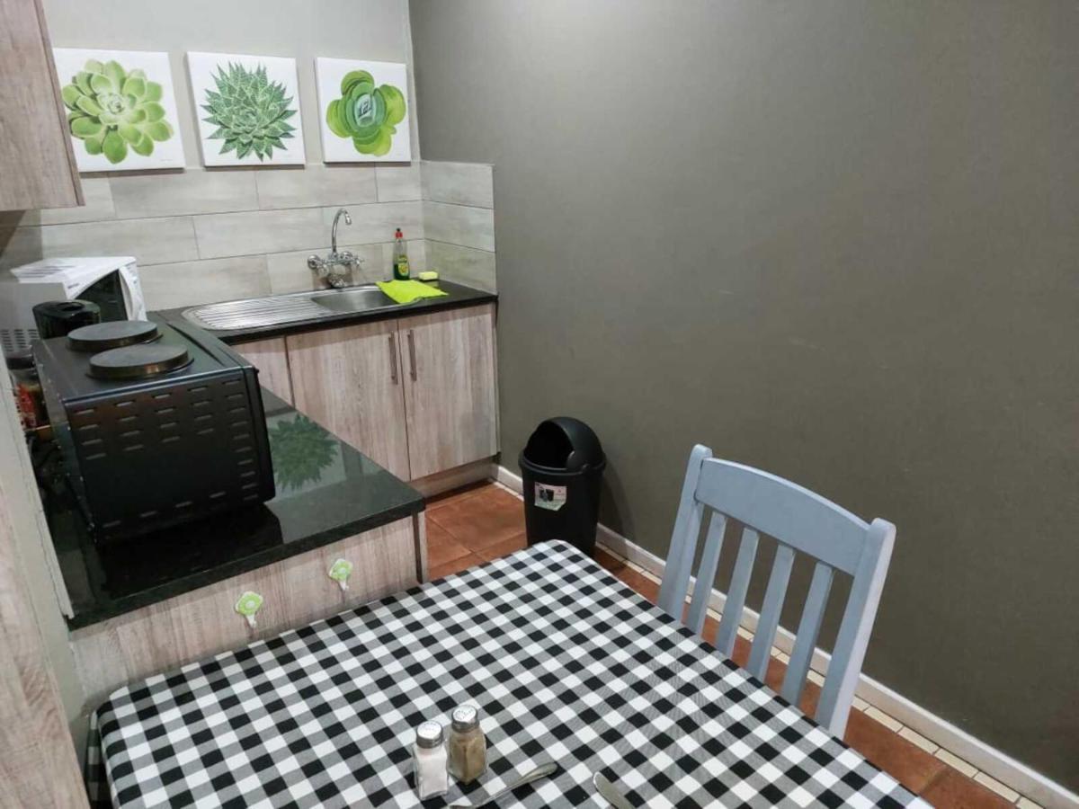 Wisteria Lane Guesthouse Postmasburg Ngoại thất bức ảnh