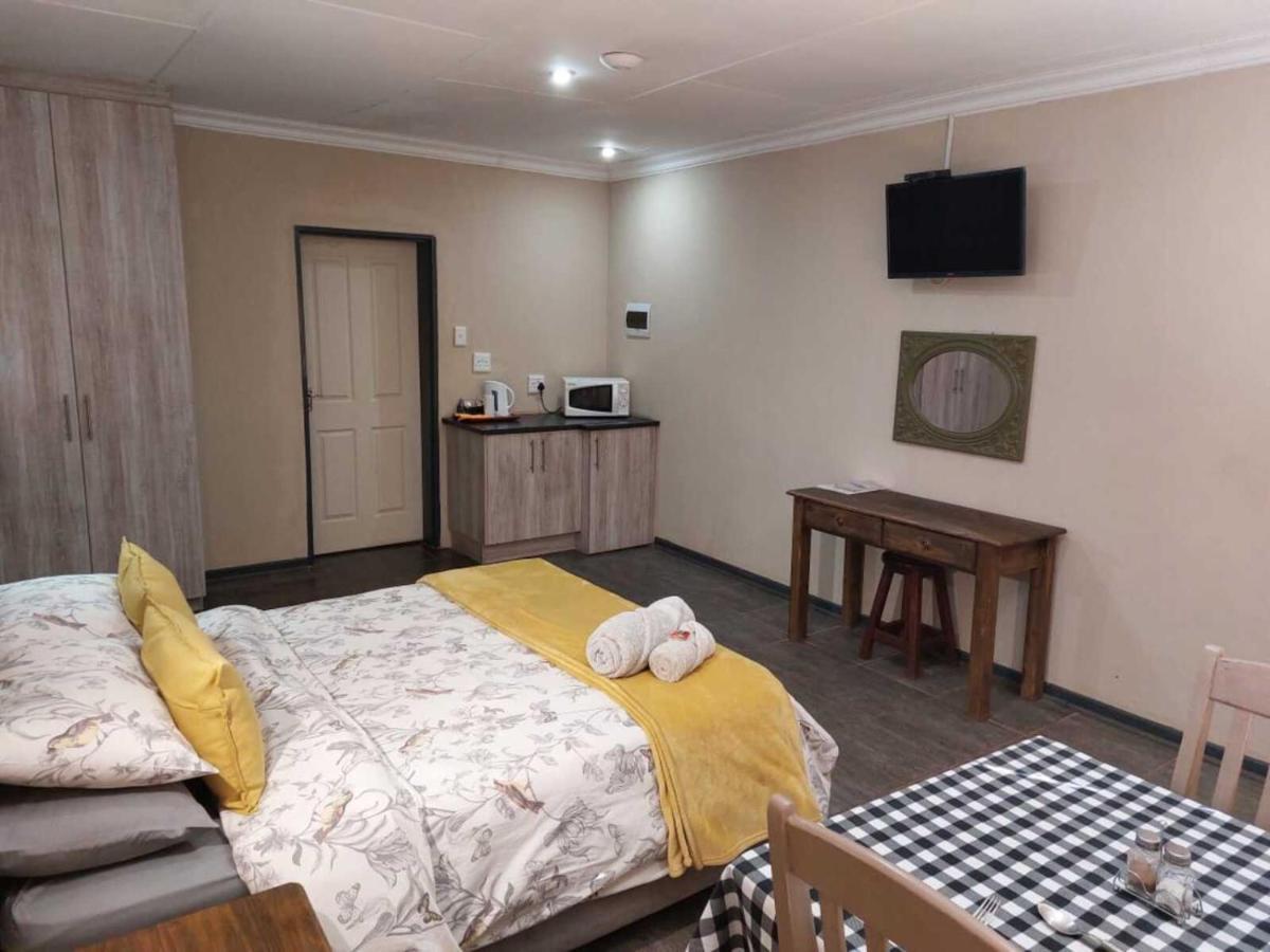 Wisteria Lane Guesthouse Postmasburg Ngoại thất bức ảnh
