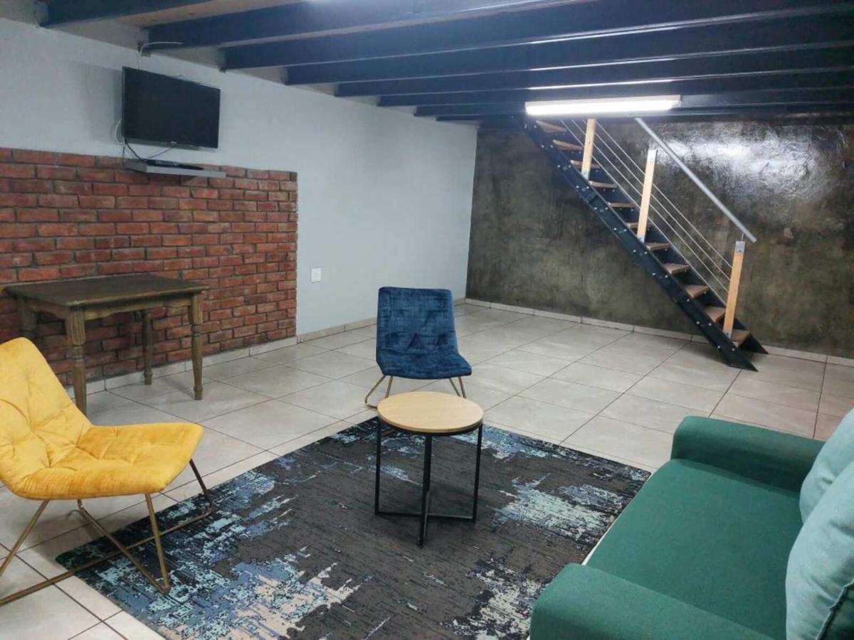 Wisteria Lane Guesthouse Postmasburg Ngoại thất bức ảnh