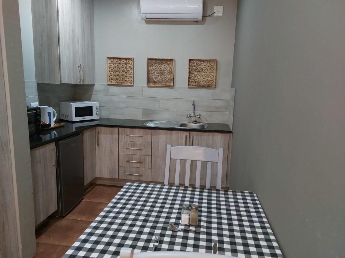 Wisteria Lane Guesthouse Postmasburg Ngoại thất bức ảnh